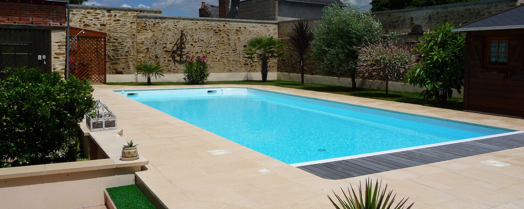 Piscine avec terrasse mobile