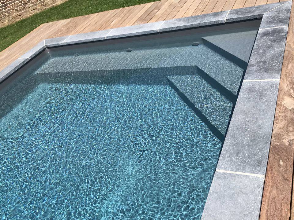 Fuites de piscine dans le 53 : solutions efficaces et durables