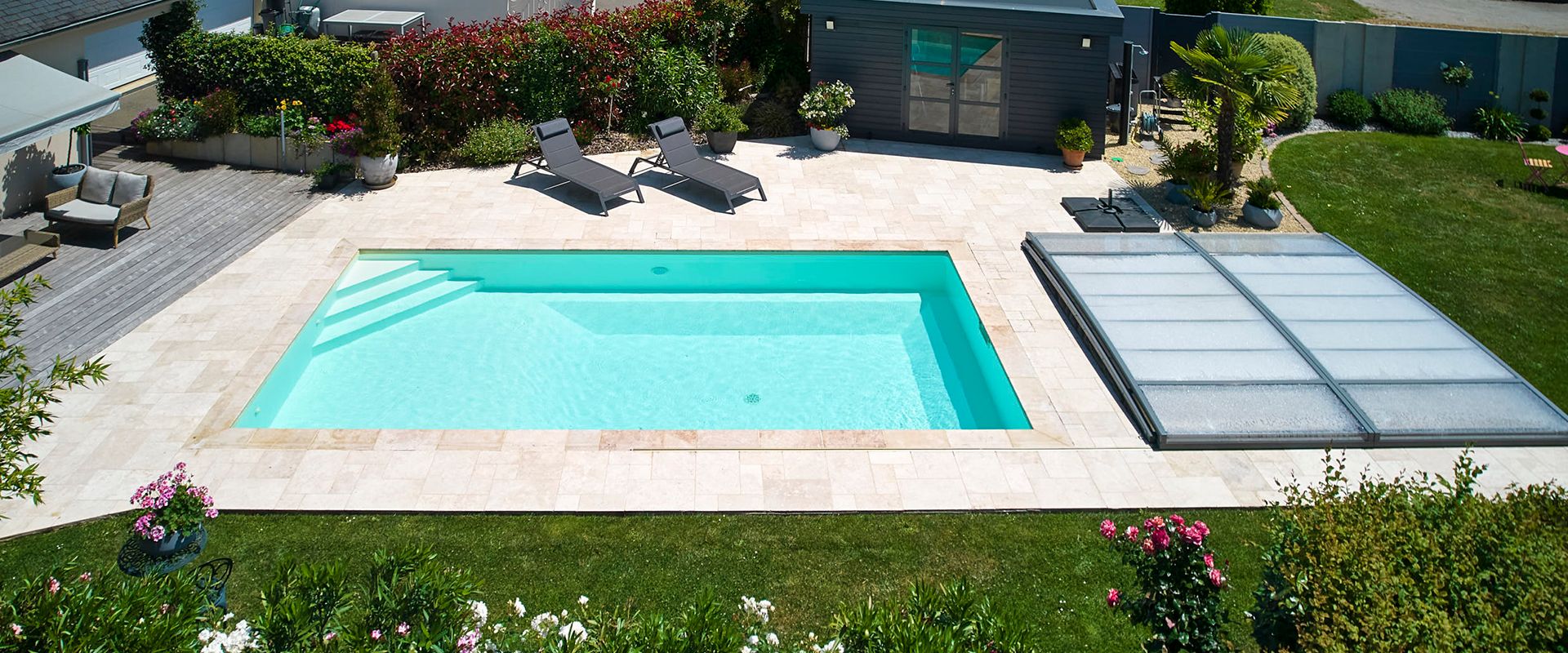 L'abri de piscine plat et le concept Outdoor avec Bonheur Piscines