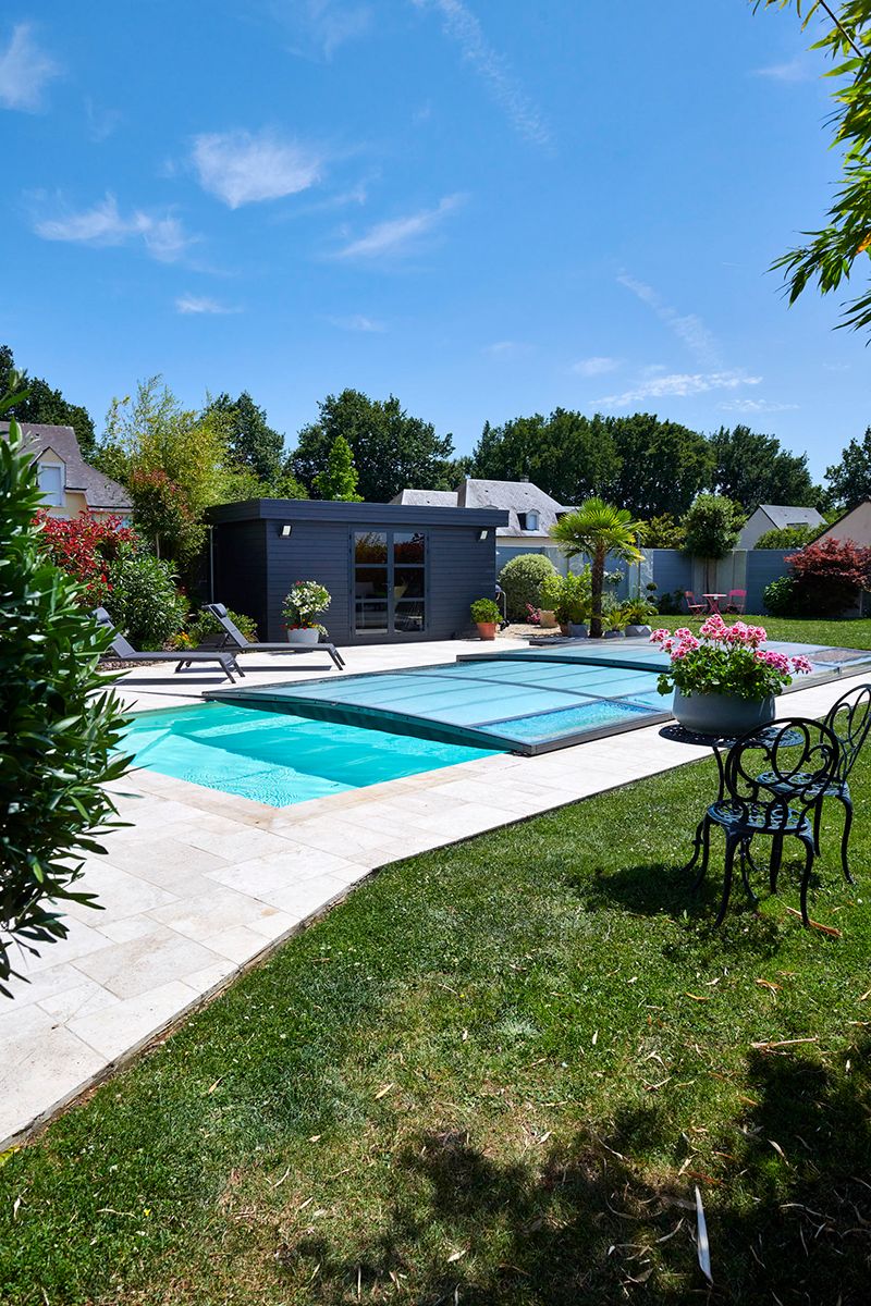 L'abri de piscine plat et le concept Outdoor avec Bonheur Piscines