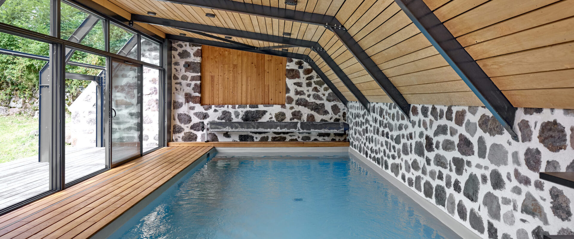 Piscine Intérieure à Laval – Construction sur mesure