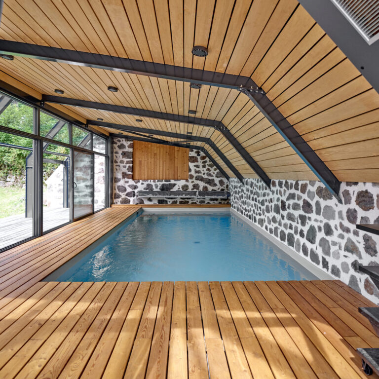 Piscine Intérieure à Laval – Construction sur mesure