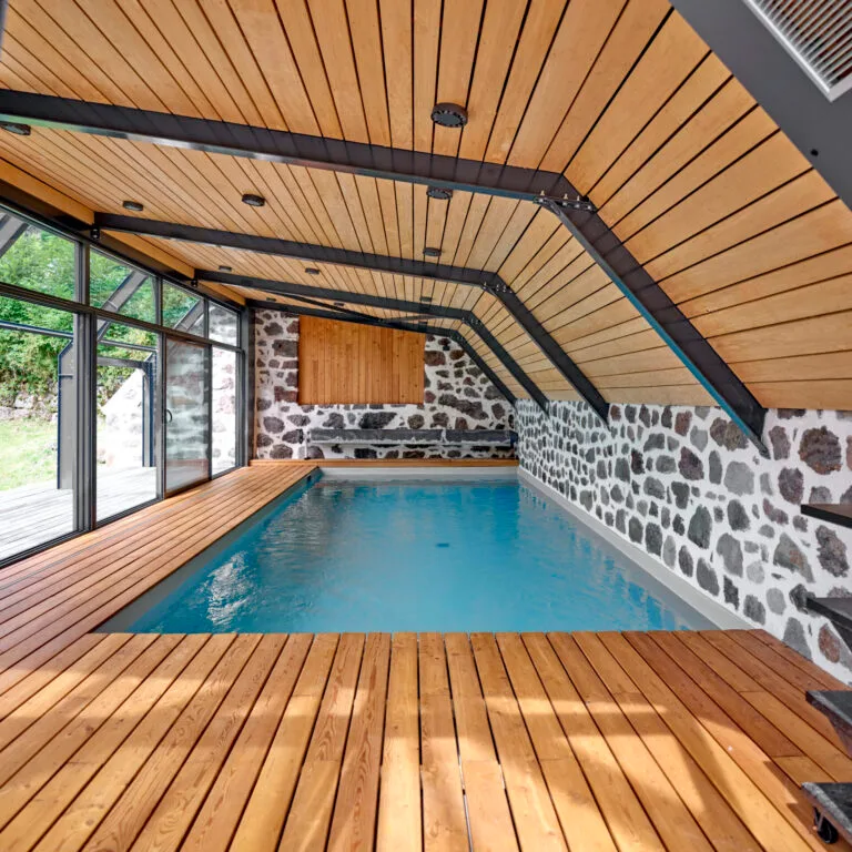 Piscine Intérieure à Laval – Construction sur mesure