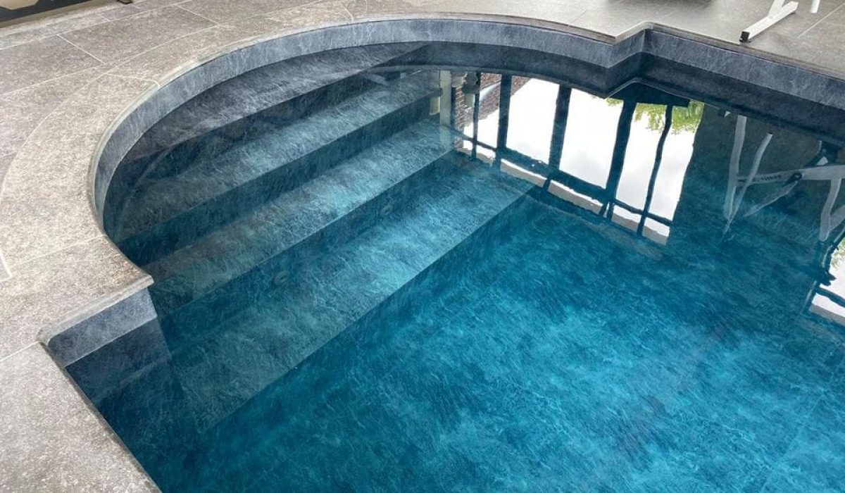 Escalier roman - Bonheur Piscines