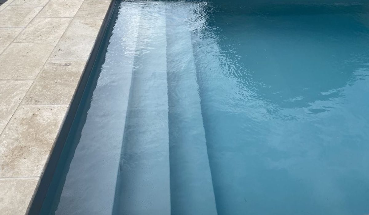 Escalier toute largeur - Bonheur Piscines