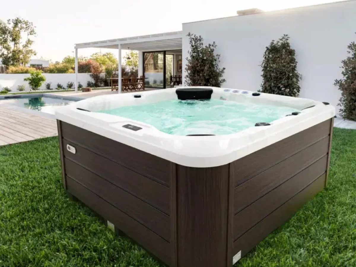Spa HAPPY Gamme DELUXE en extérieur