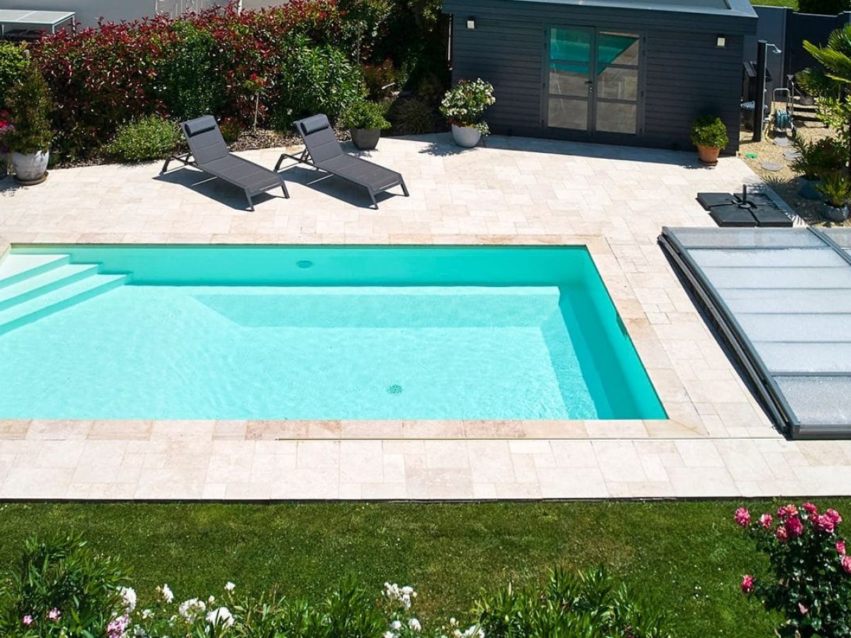 Le concept Outdoor et l’abri plat : design et pratique - Bonheur Piscines