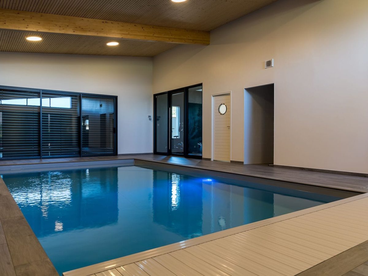 Piscine intérieure carrée - Bonheur Piscines