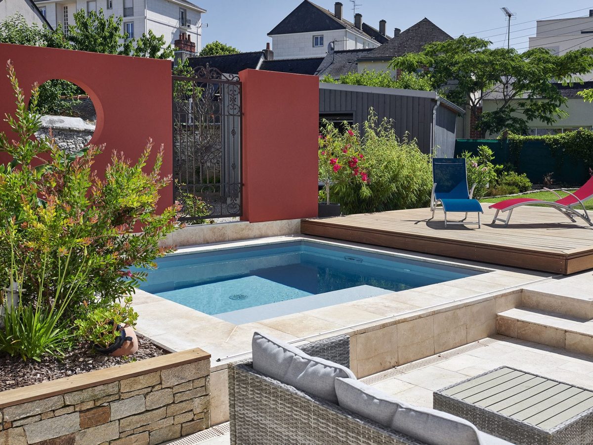 Mini-piscine urbaine avec terrasse - Bonheur Piscines