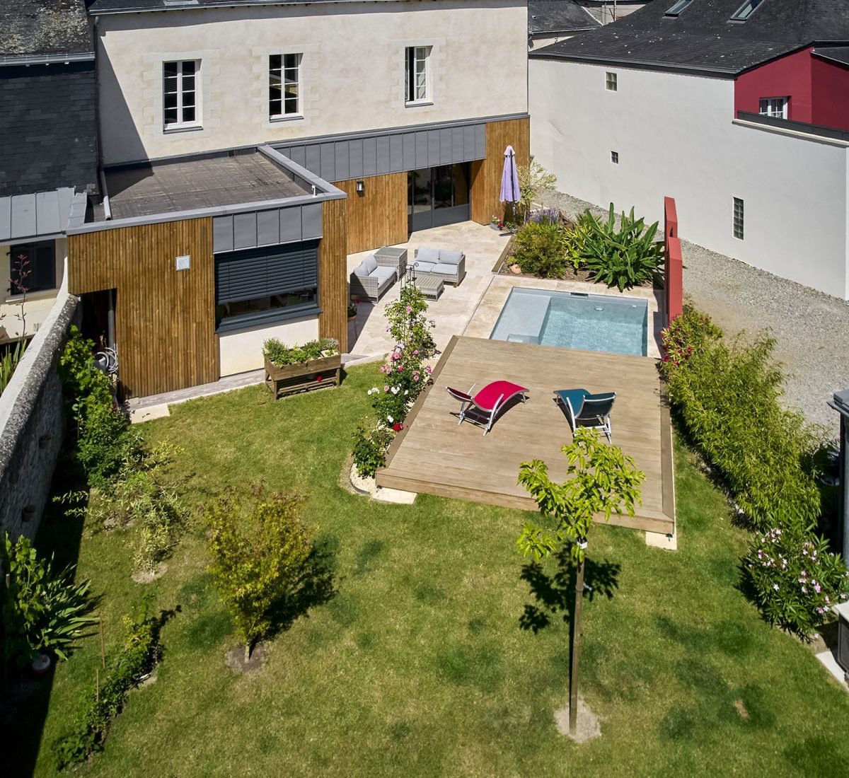 Mini-piscine urbaine avec terrasse - Bonheur Piscines