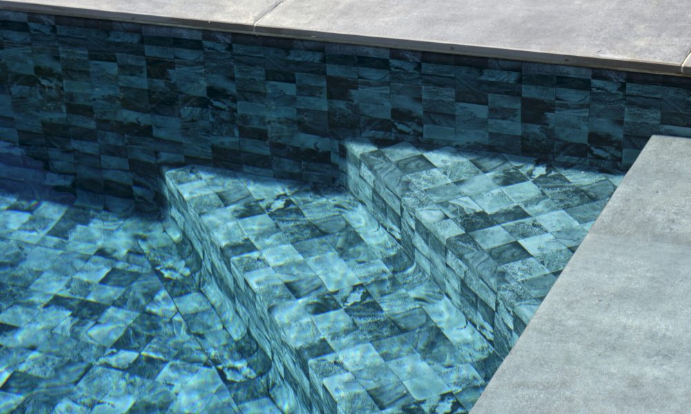 Piscine avec escalier minimaliste en angle – Bonheur Piscines