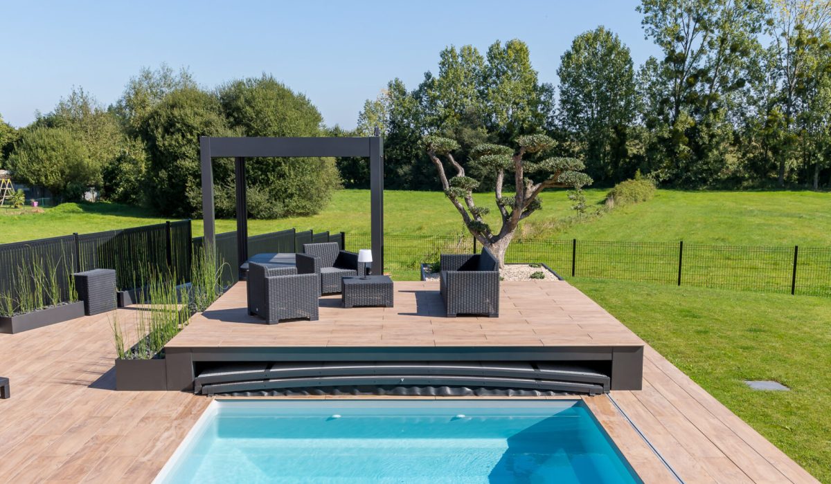 Abri de spa avec intégration élégante dans le local technique - Bonheur Piscines