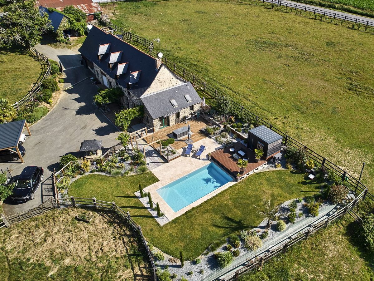 Piscine et espace de vie extérieur - Bonheur Piscines