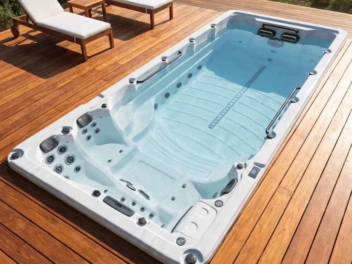 Spa ZELUS Gamme SPA DE NAGE mis en situation en extérieur - PLATINUM SPAS